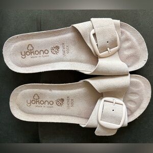 NWOT crazy comfortable Yokono “leather sock” sandal, off white, large buckle